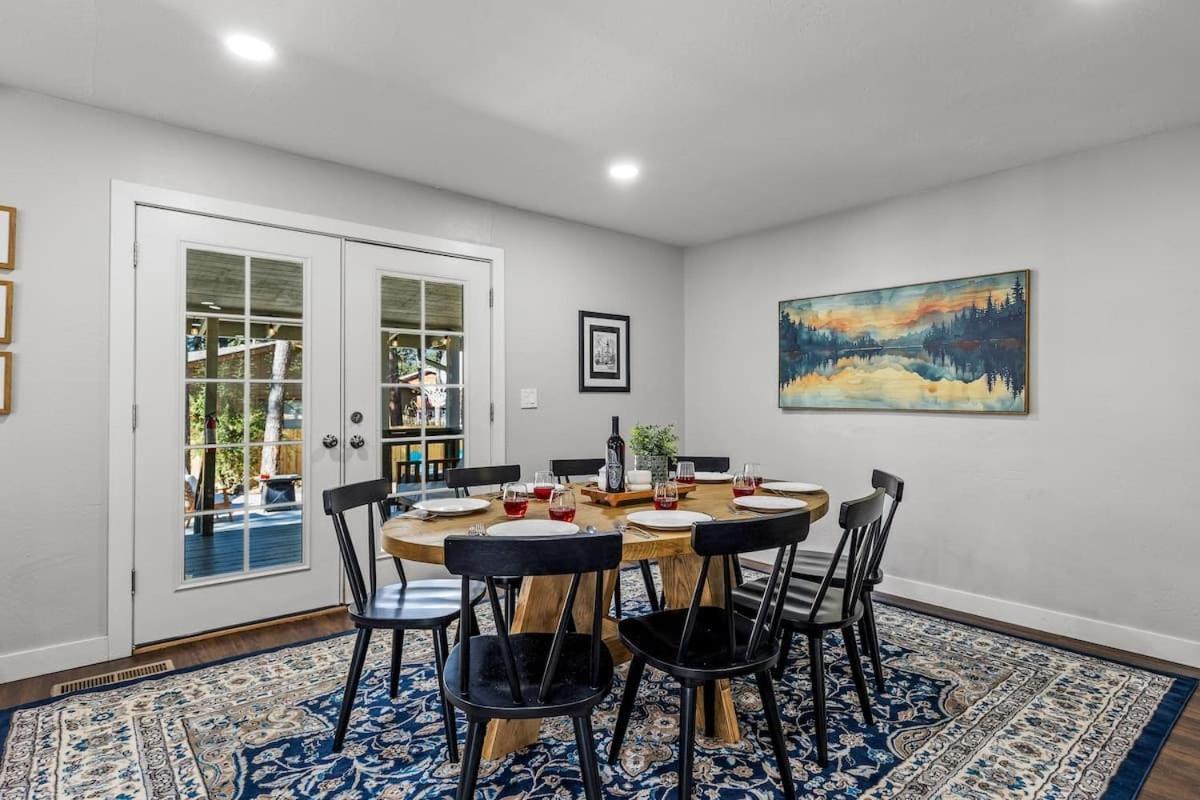 Holiday home Renovated Interior Design Gameroom Hottub Flagstaff