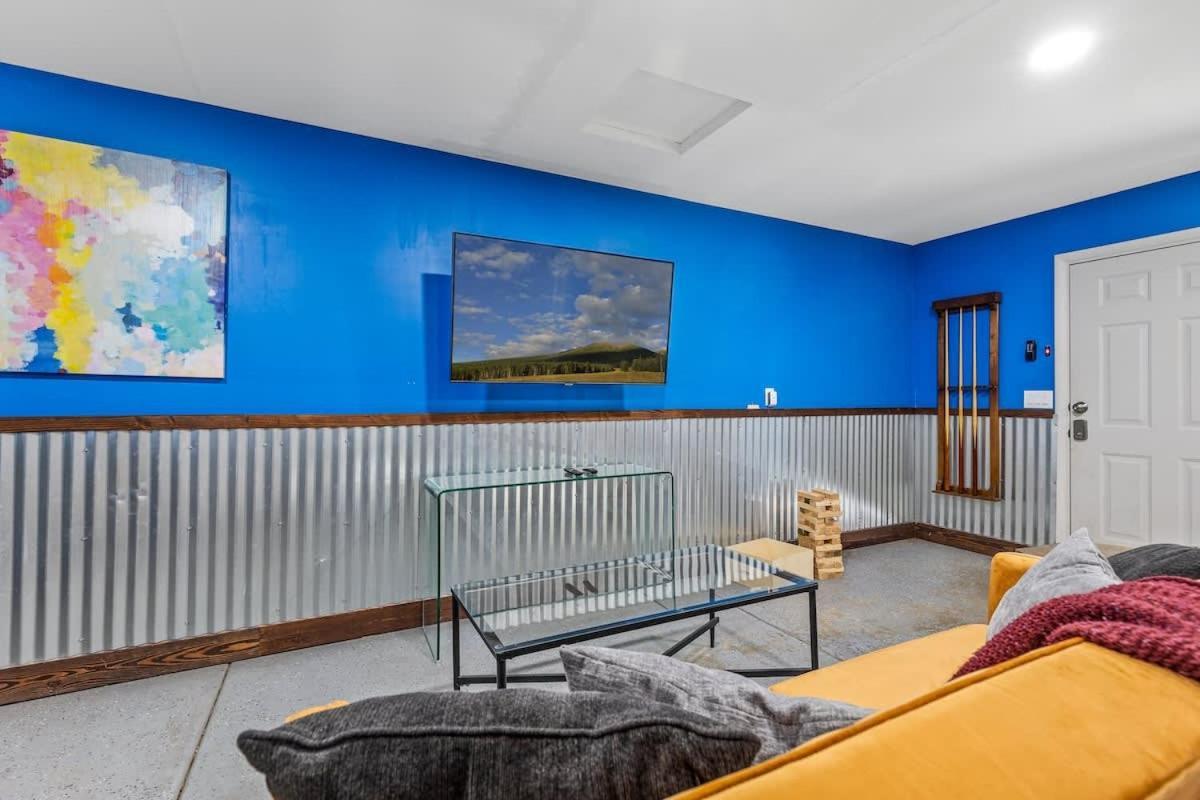 Renovated Interior Design Gameroom Hottub *