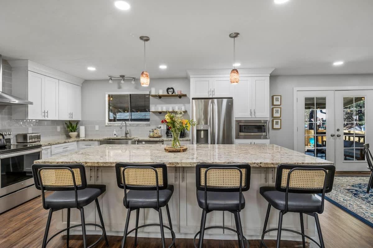 Holiday home Renovated Interior Design Gameroom Hottub