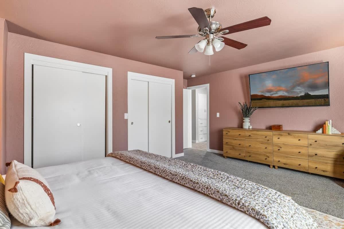 Renovated Interior Design Gameroom Hottub Holiday home *