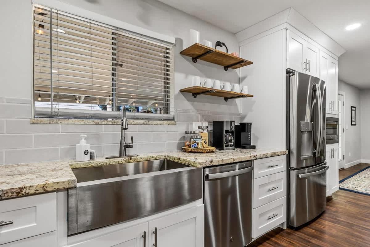 Renovated Interior Design Gameroom Hottub Holiday home Flagstaff