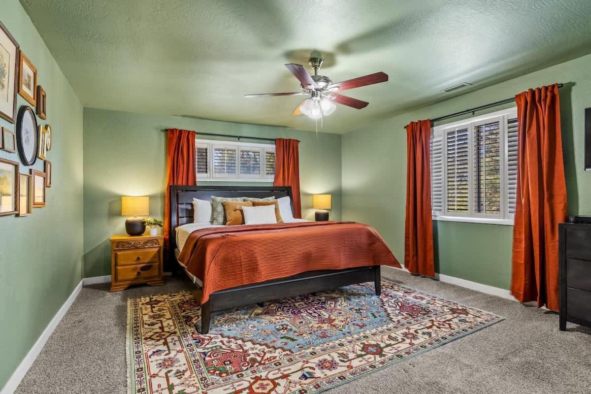Holiday home Renovated Interior Design Gameroom Hottub Flagstaff