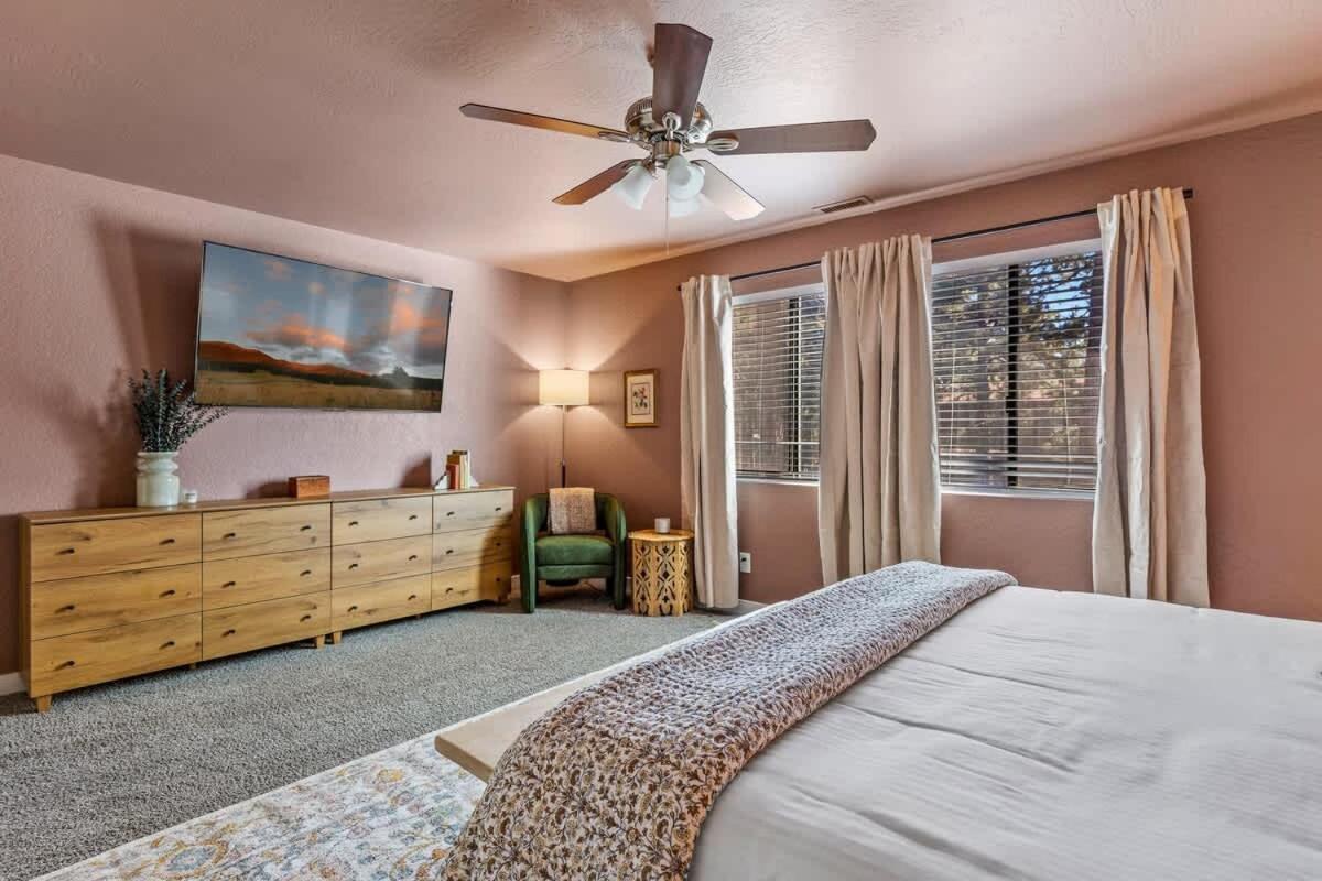 Renovated Interior Design Gameroom Hottub * Flagstaff