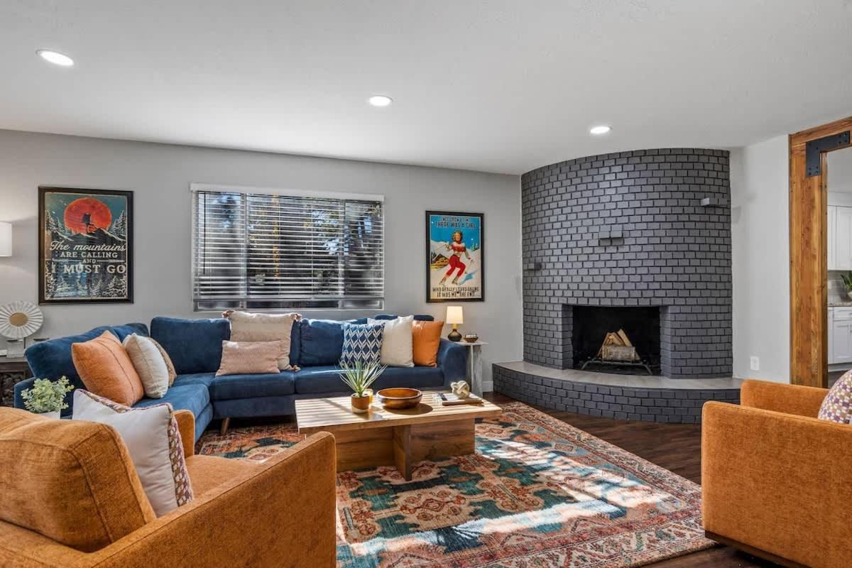 Holiday home Renovated Interior Design Gameroom Hottub
