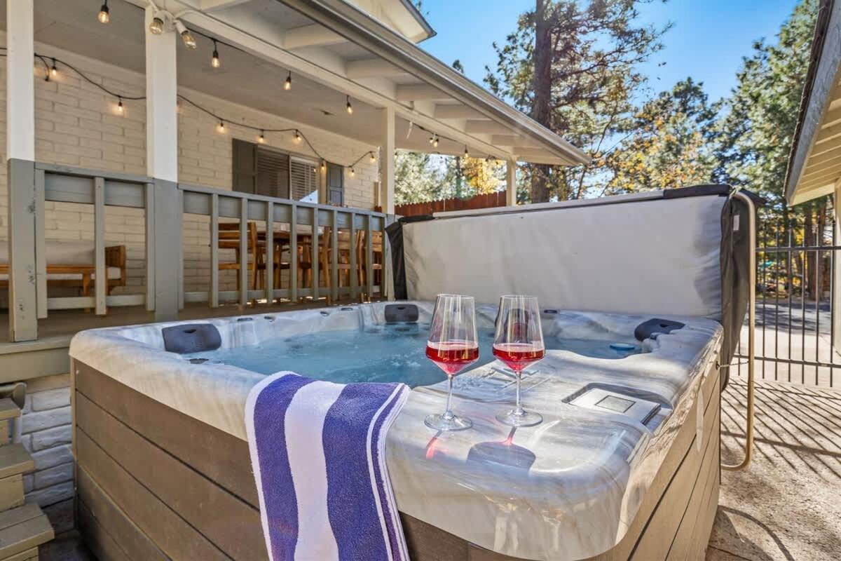 Renovated Interior Design Gameroom Hottub *