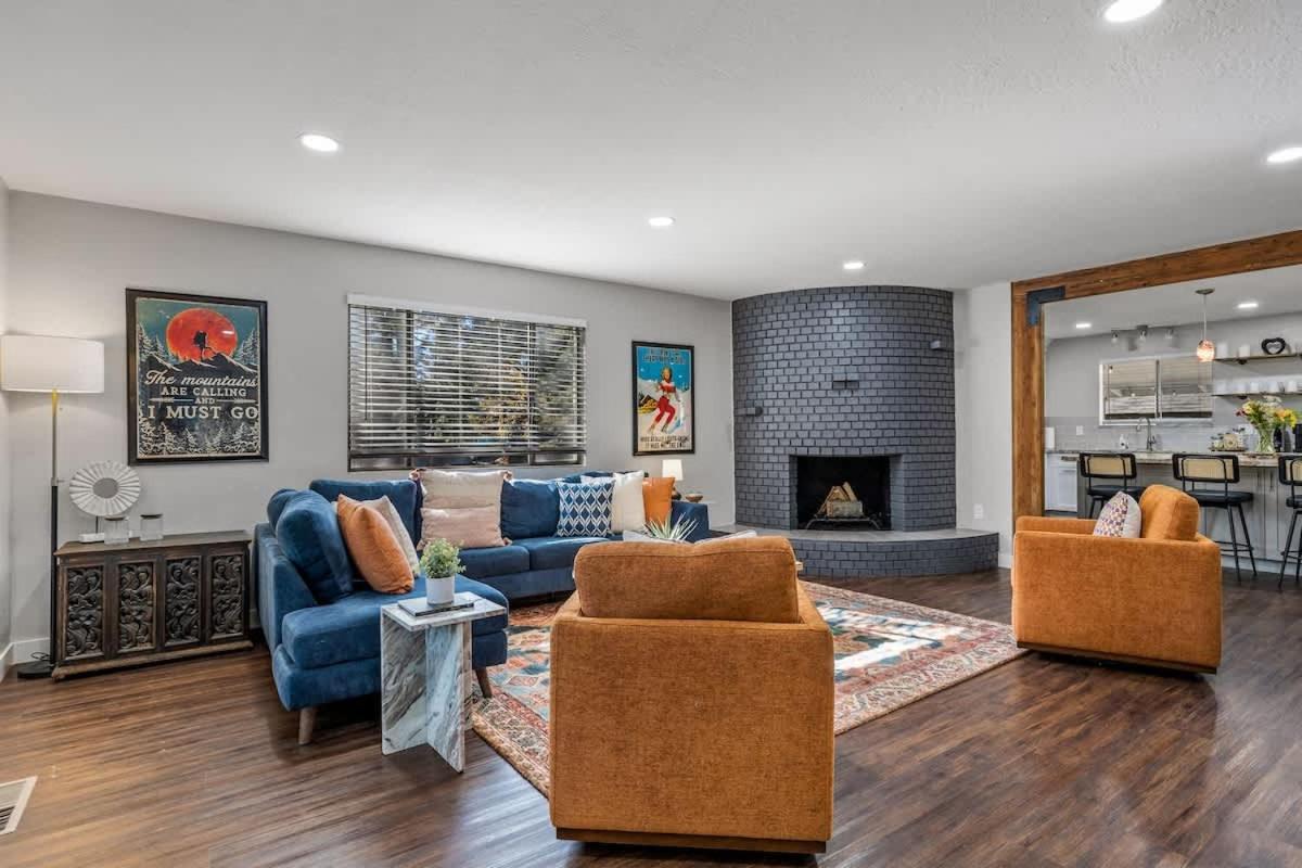 Renovated Interior Design Gameroom Hottub Holiday home