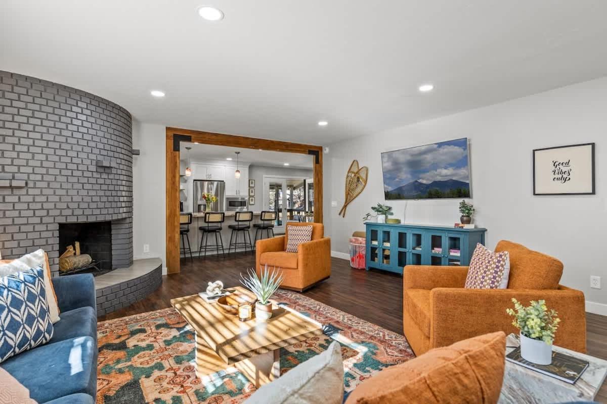 Renovated Interior Design Gameroom Hottub Holiday home Flagstaff