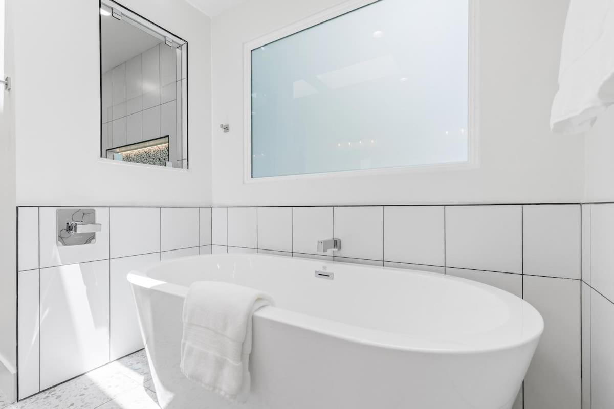 Newly Built Heated Pool Freshly Renovated Holiday home