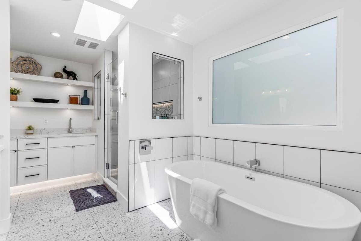 Newly Built Heated Pool Freshly Renovated Holiday home