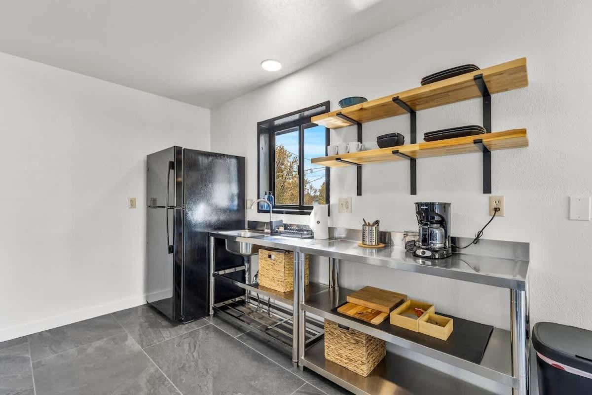 New Downtown Near Parks & Trails Industrial Ac Holiday home Flagstaff