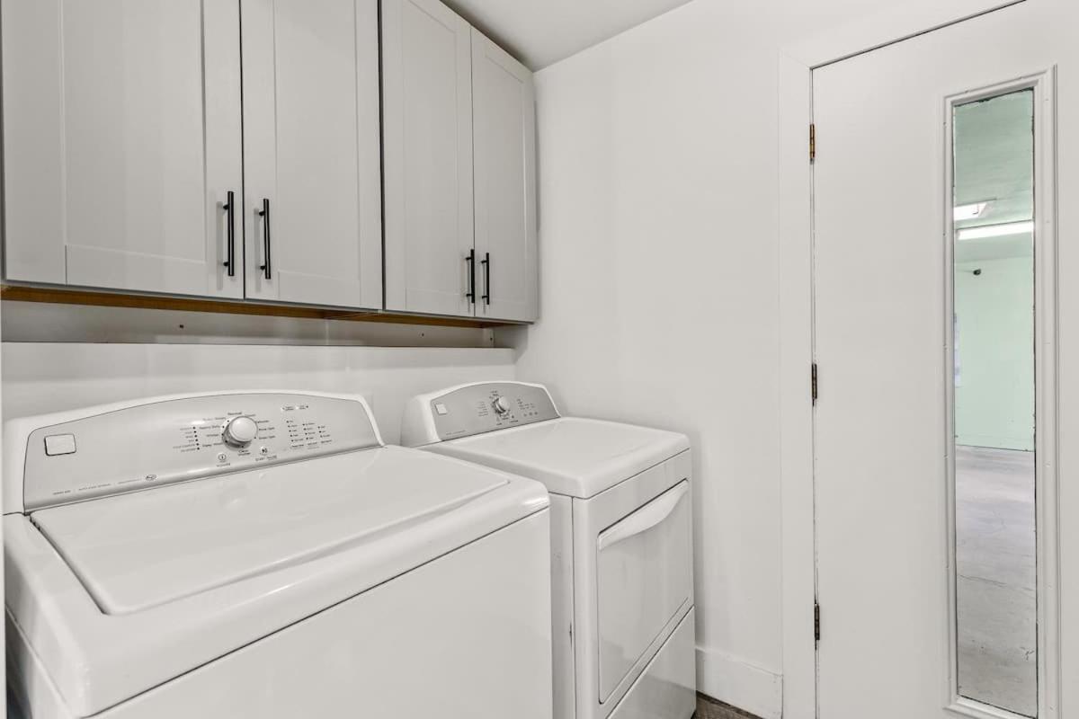Single Level Hot Tub 5 Mins To Dt Immaculate Holiday home Flagstaff