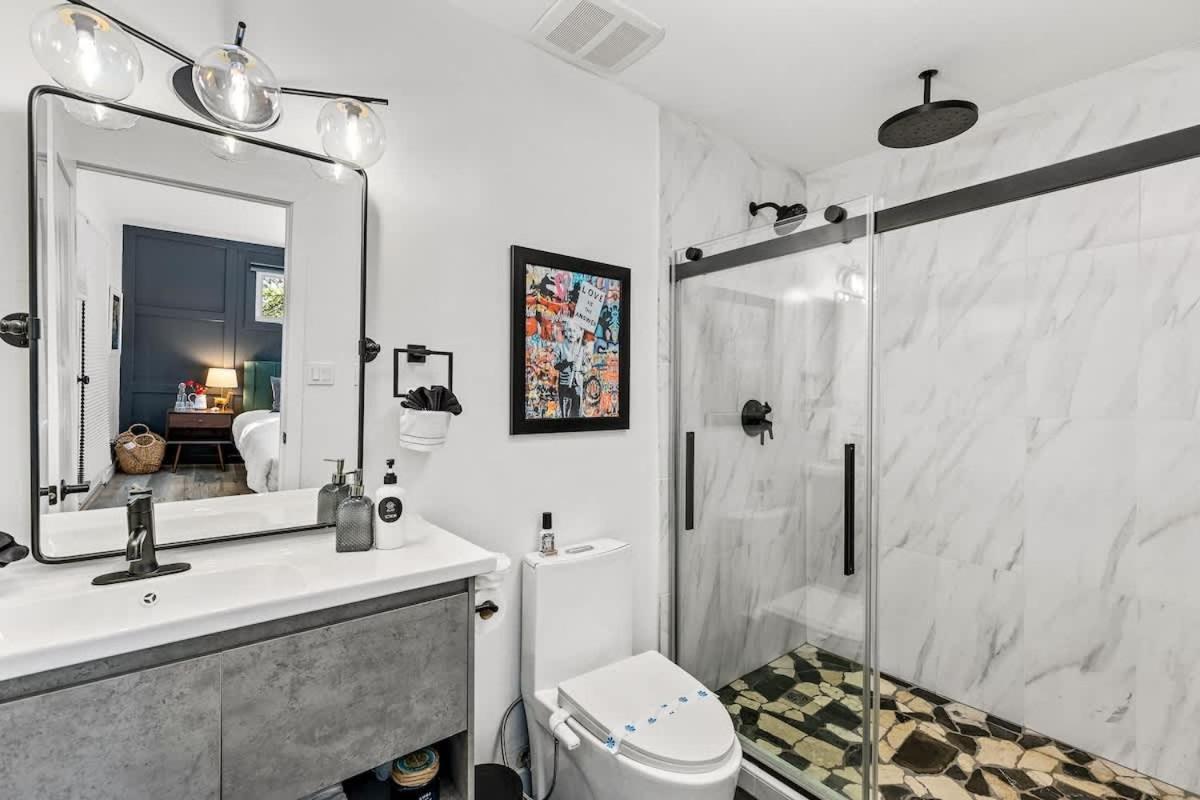 Single Level Hot Tub 5 Mins To Dt Immaculate