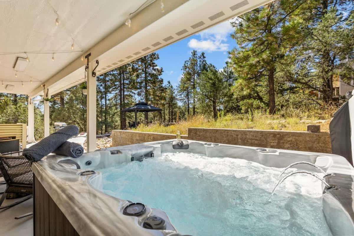 Holiday home New Craftsman Air Conditioned Hot Tub Mtn Views *