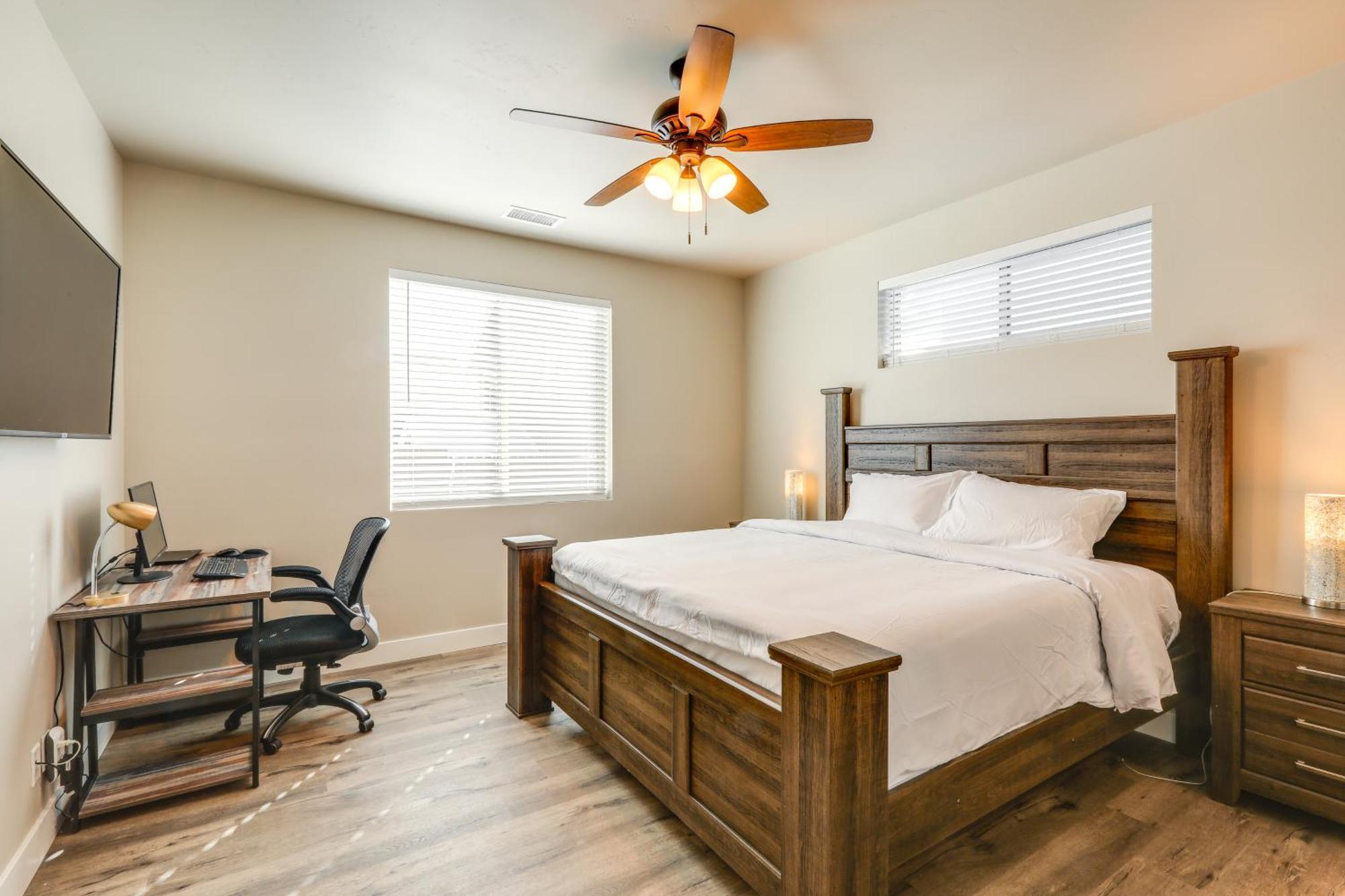 Holiday home Getaway With Yard 4 Mi To Downtown! *