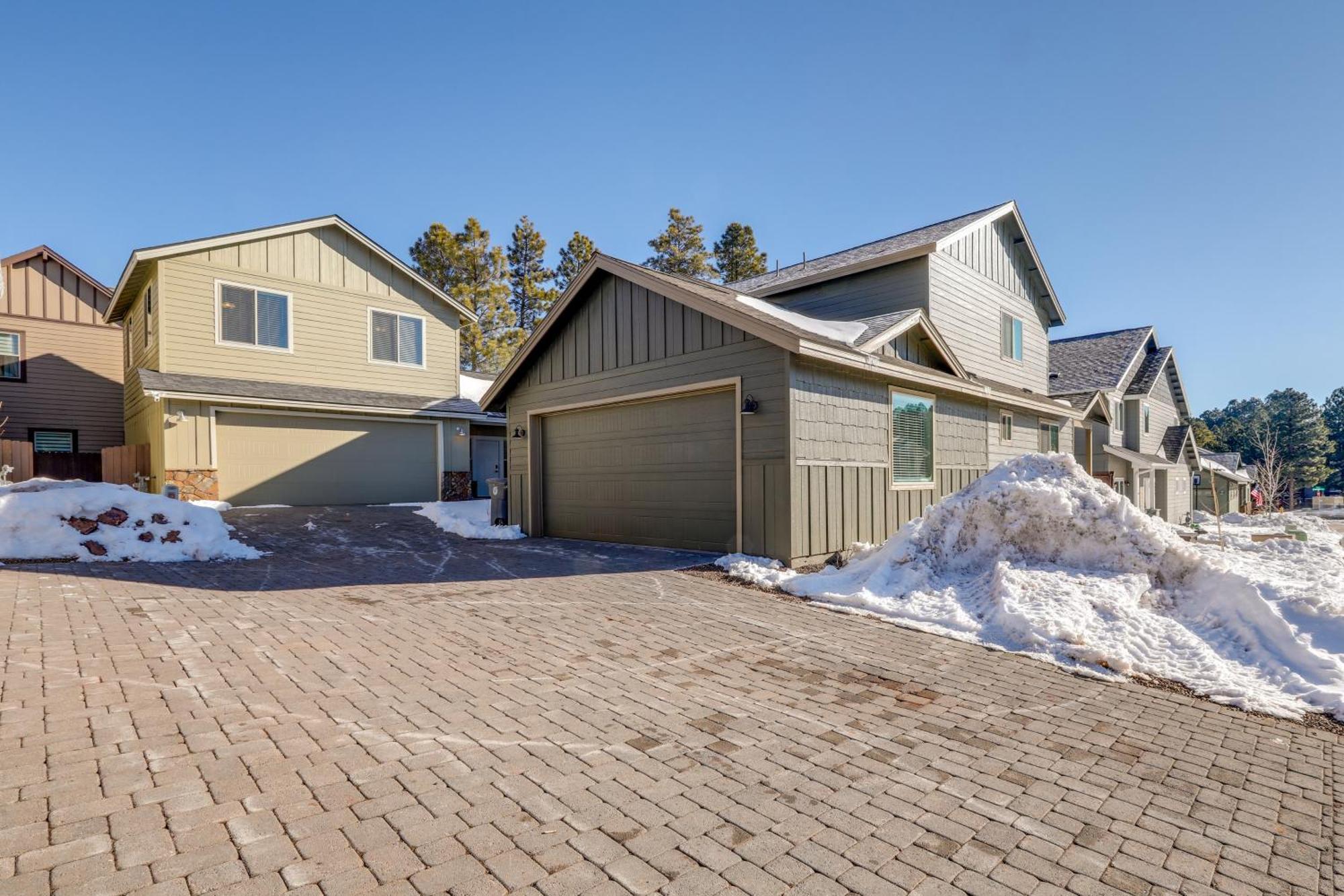 Holiday home Getaway With Yard 4 Mi To Downtown! *