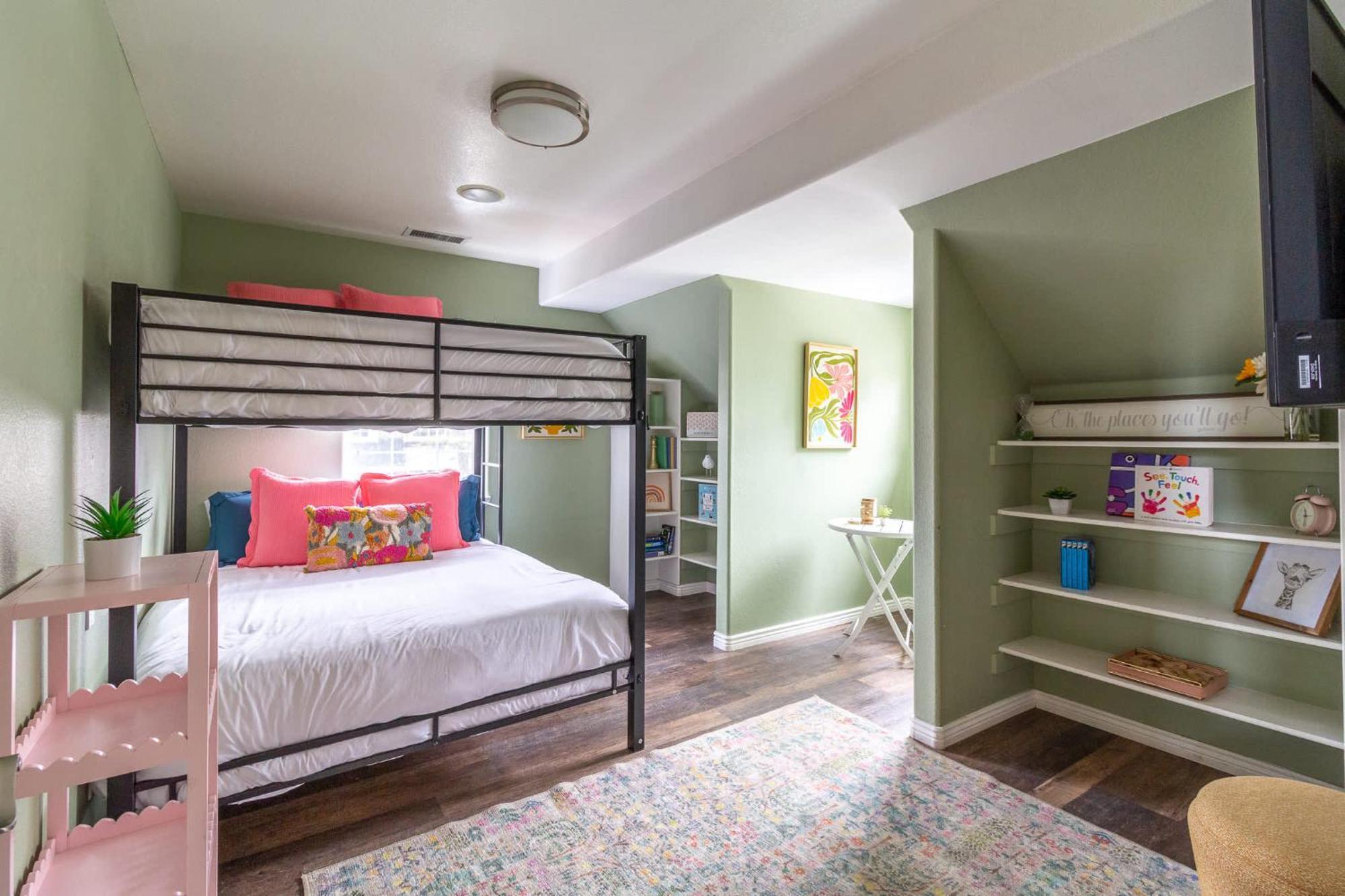 Spacious Retreat With 2 Master Foosball&ac
