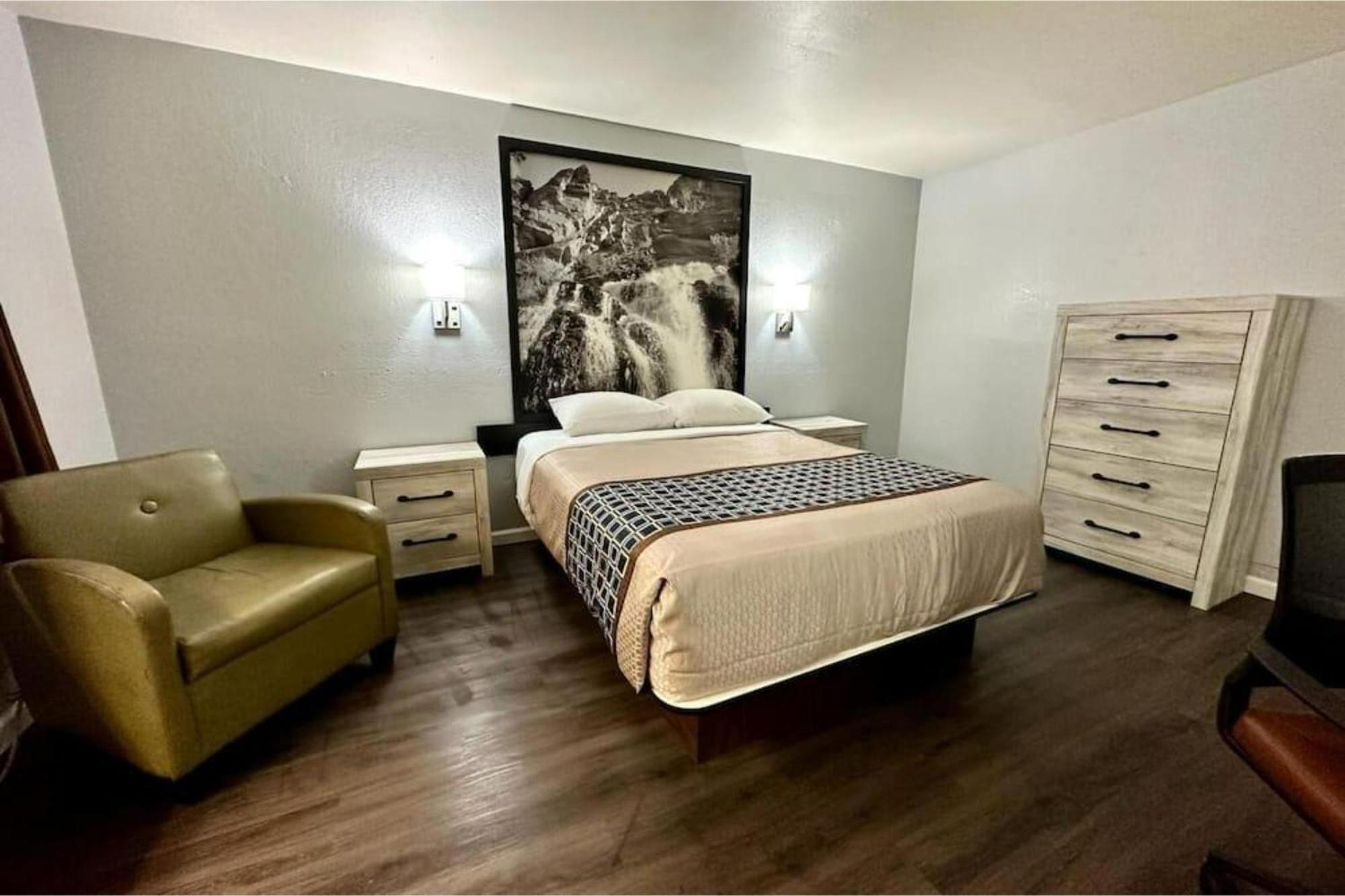 Canyon By Oyo Route-66 Hotel