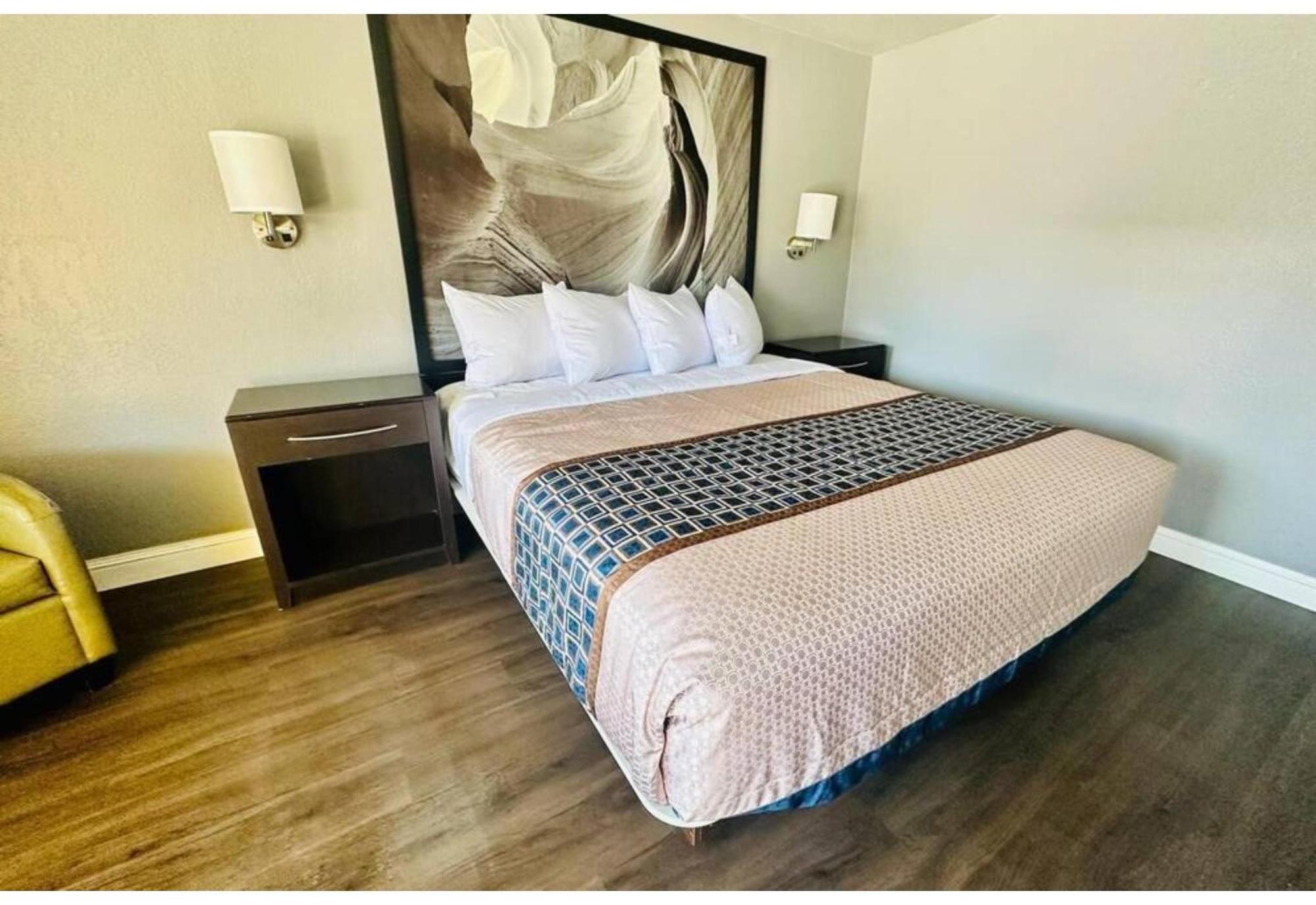 Canyon By Oyo Route-66 Hotel *