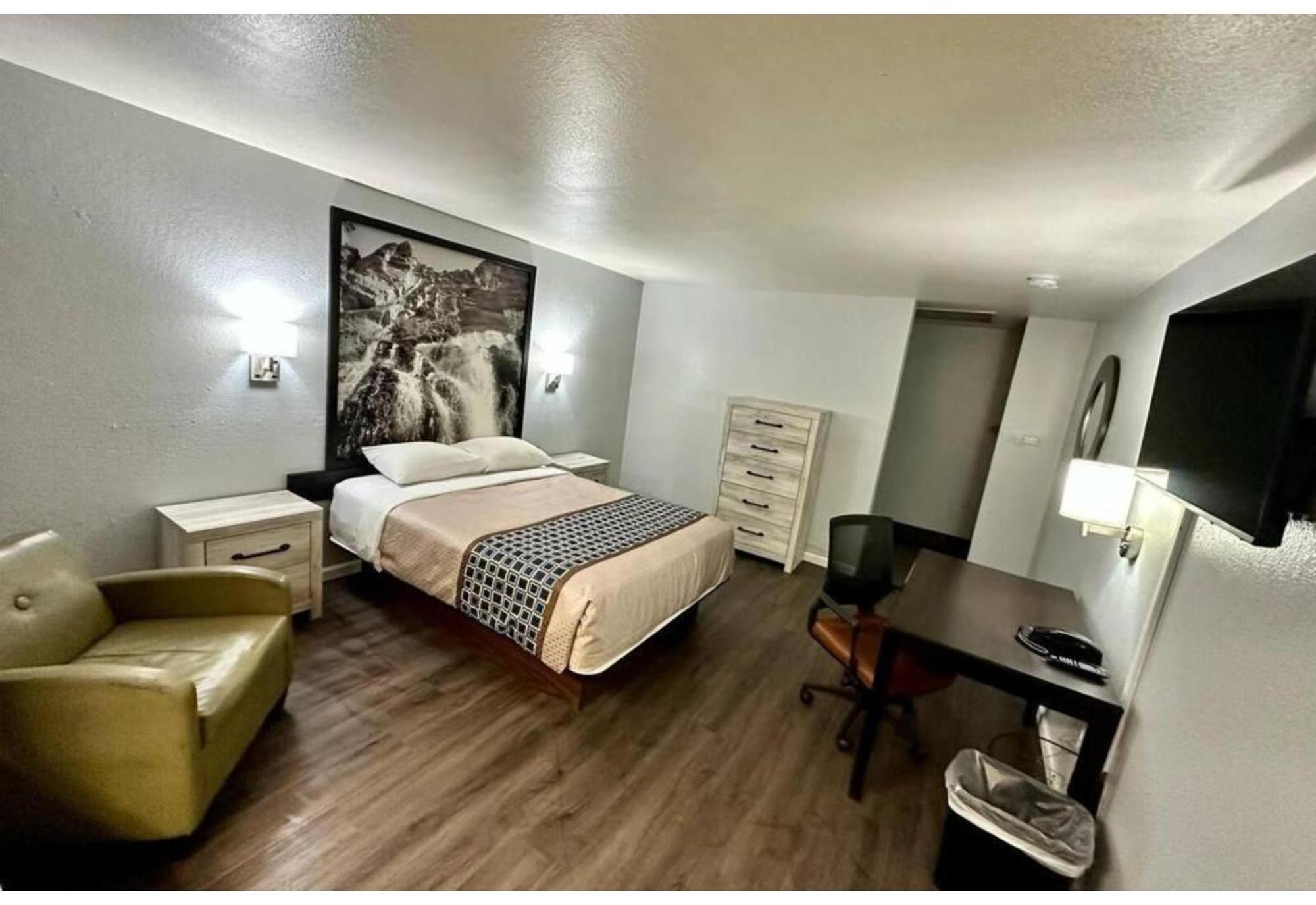 Canyon By Oyo Route-66 Hotel