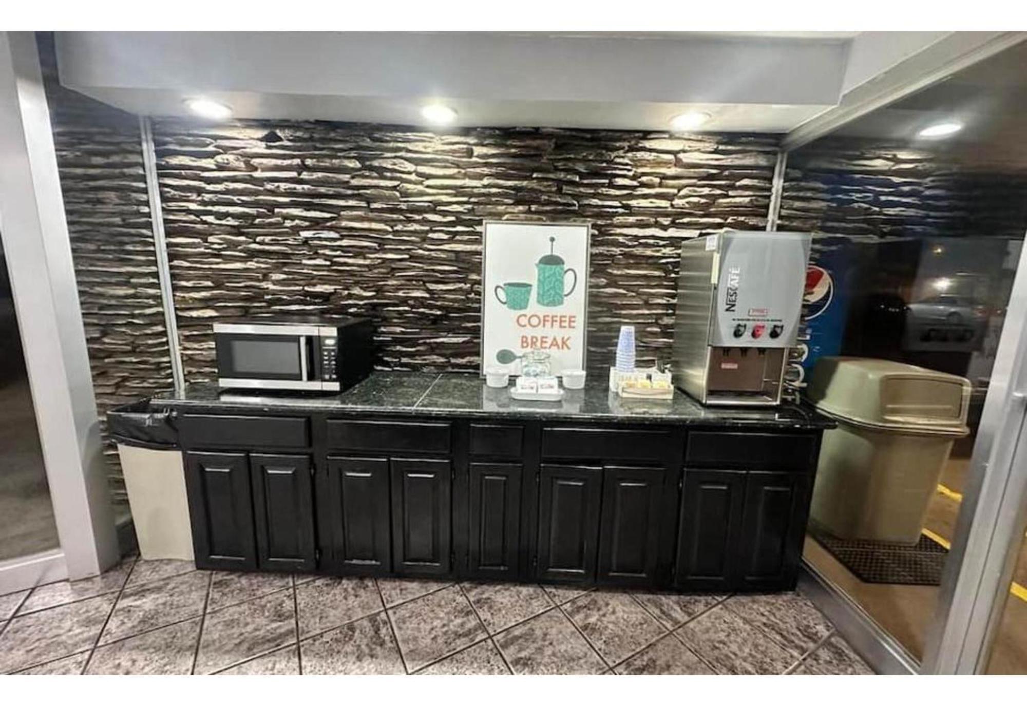 Canyon By Oyo Route-66 Hotel *
