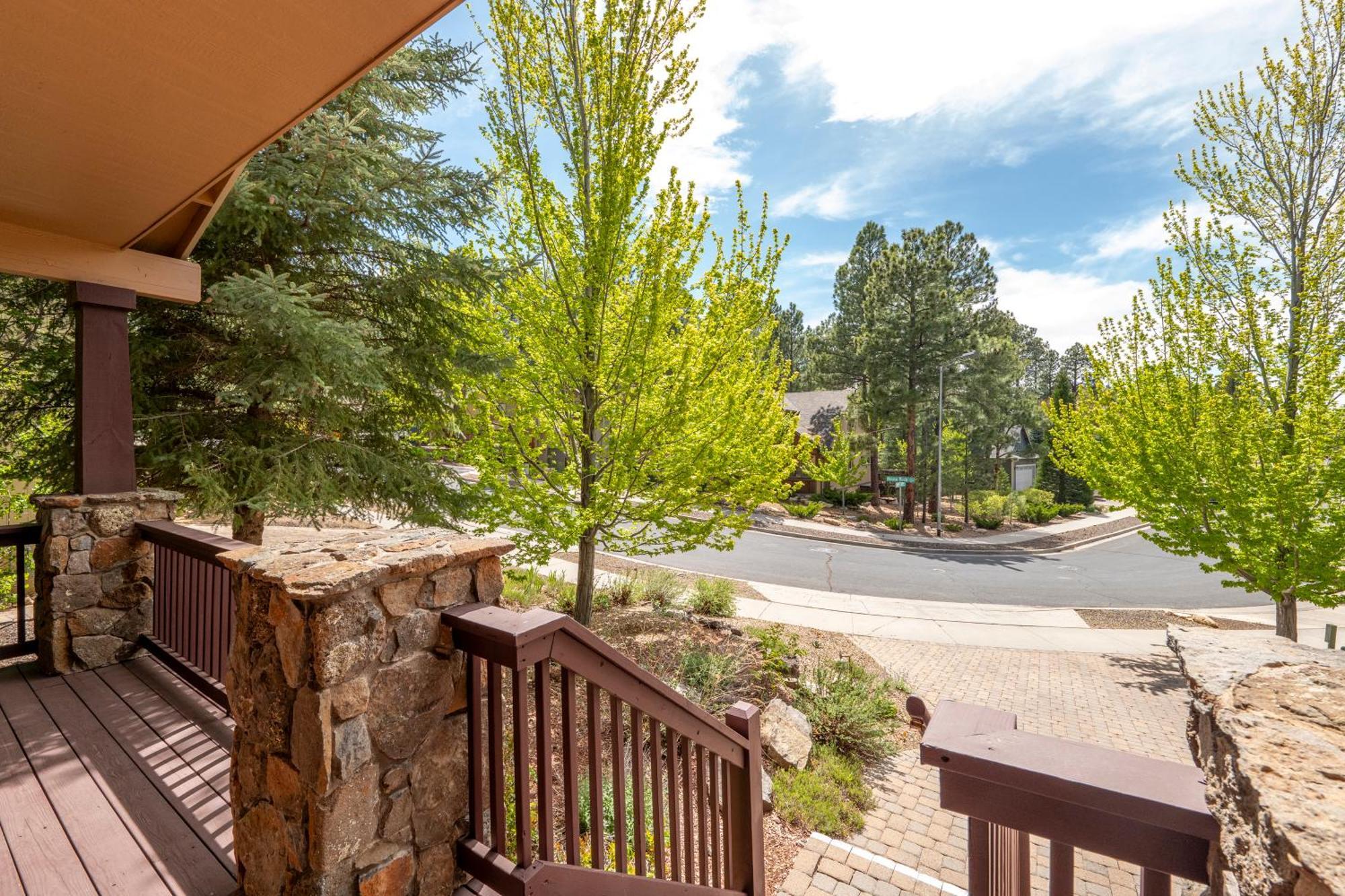 Ponderosa Escape Stunning Location Incredible Game Urban Trail System Ac Ev-charger *