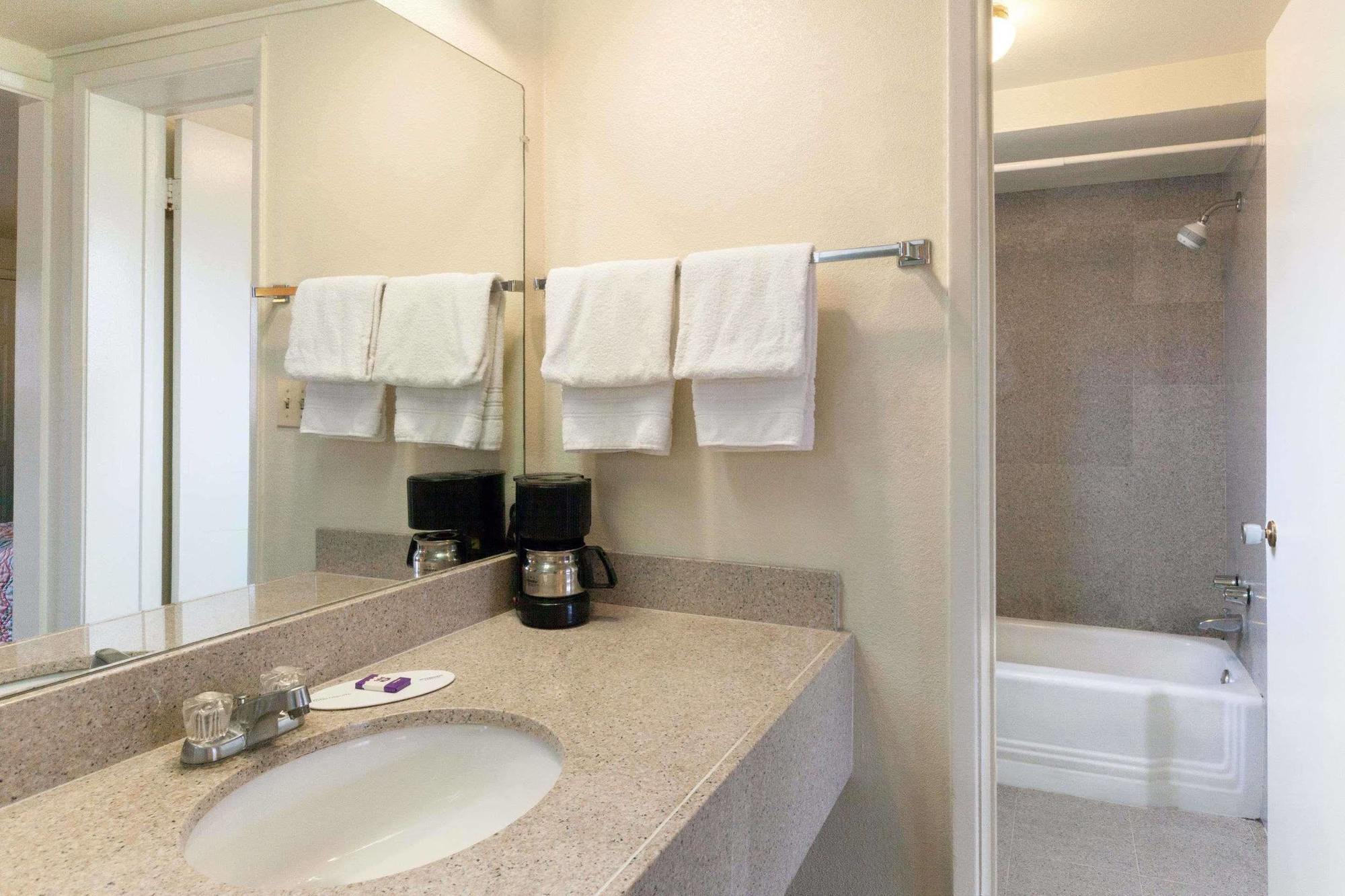 Country & By Radisson, Downtown, Az 3*