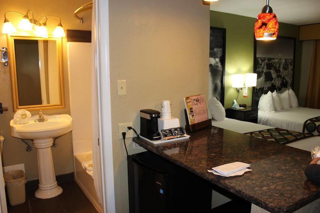 Motel Super 8 By Wyndham Nau/downtown Conference Center 2*