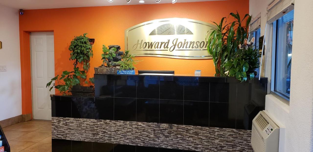 Howard Johnson By Wyndham University West Motel