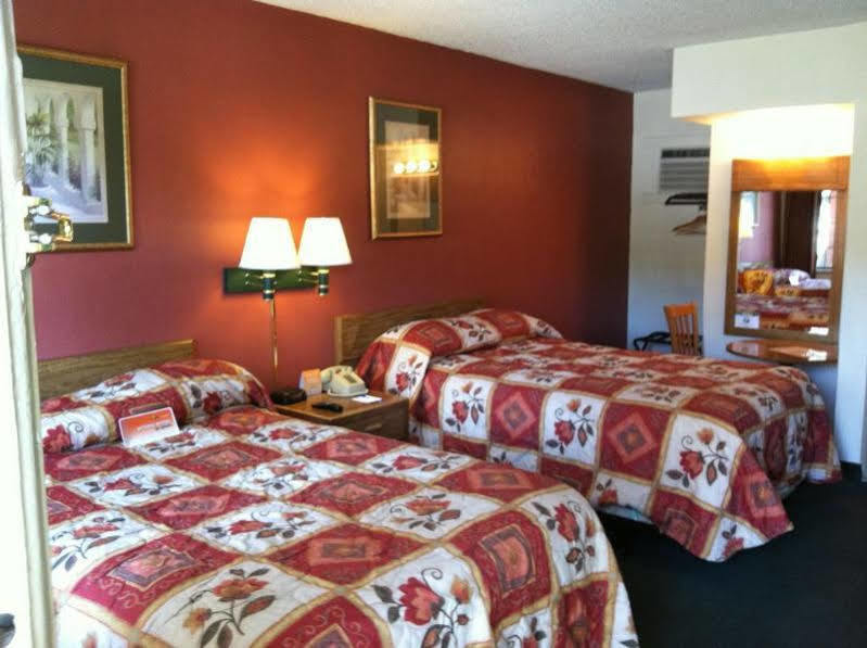 Howard Johnson By Wyndham University West Motel 2*