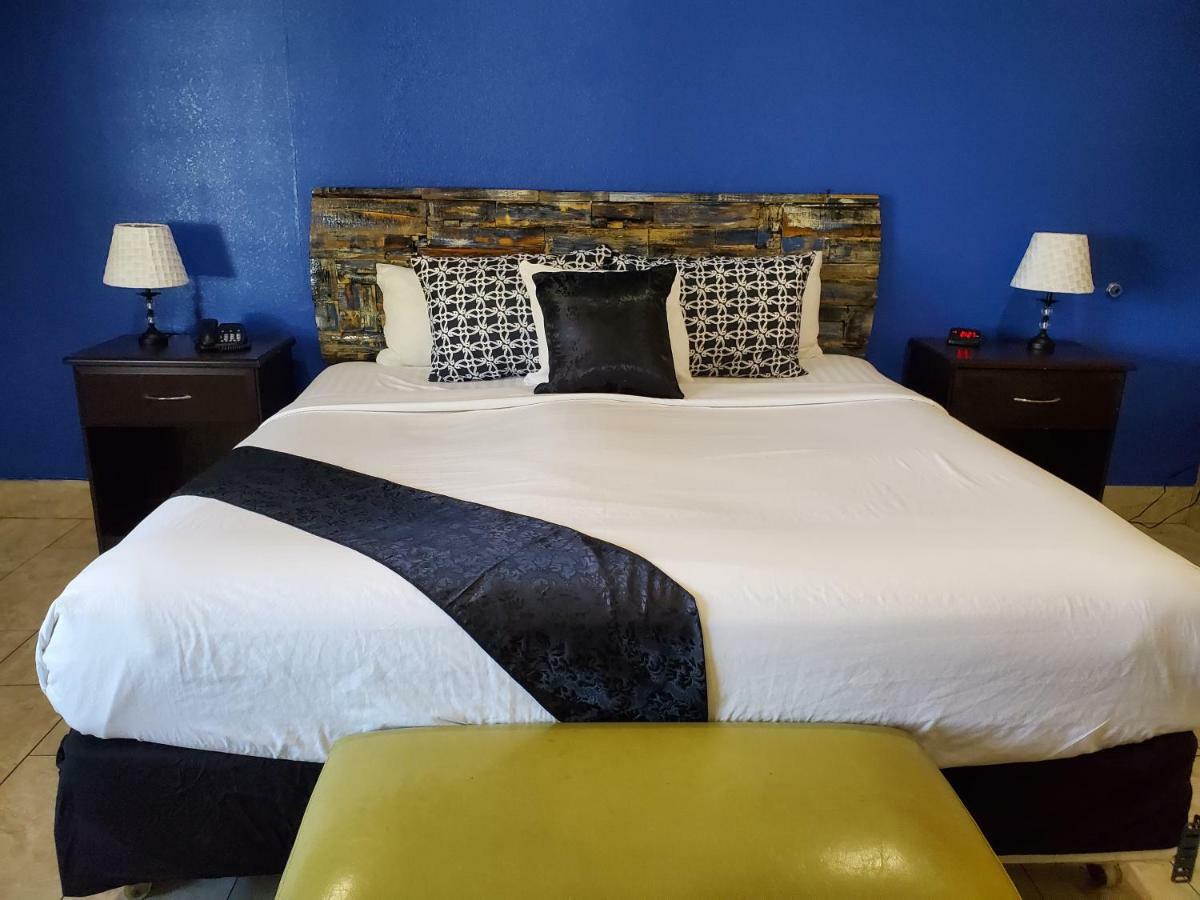 Hotel Pinecrest &