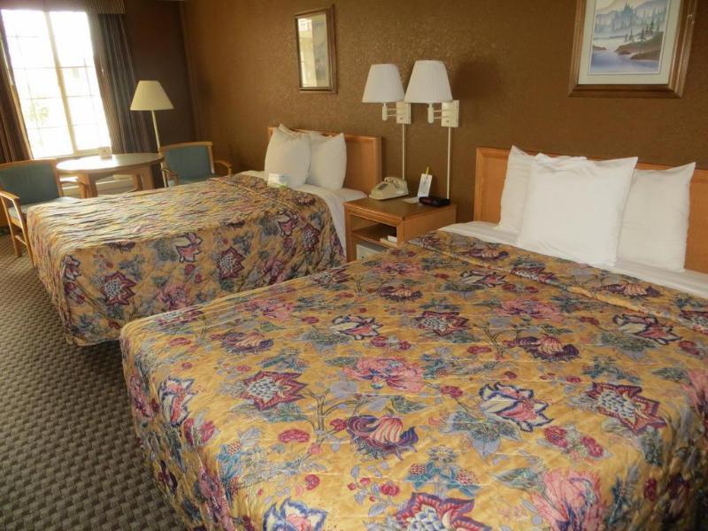 Hotel Days By Wyndham Near Downtown/nau On Route 66