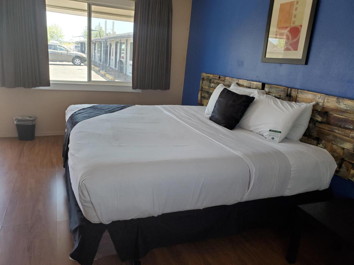 Hotel Pinecrest & 2*