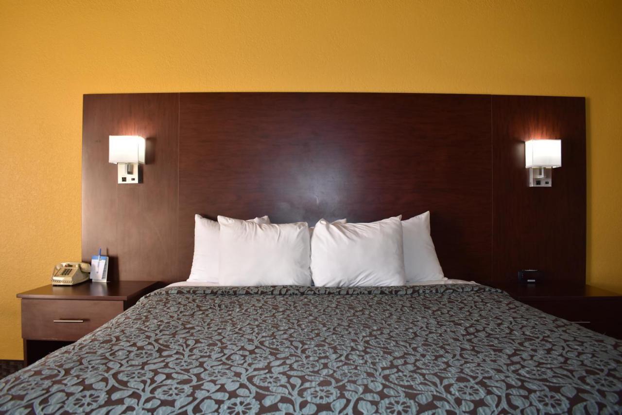 Hotel Days By Wyndham Near Downtown/nau On Route 66