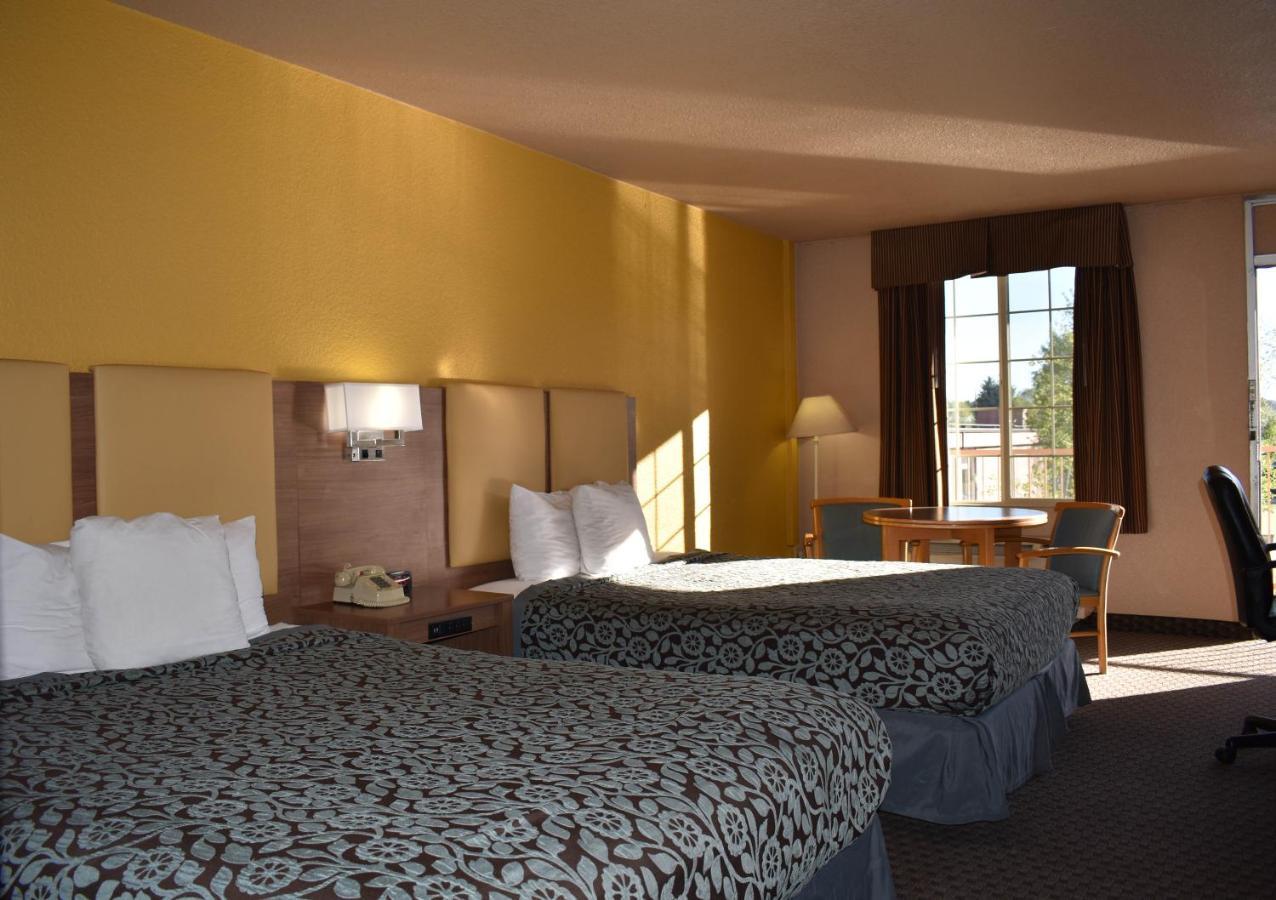 Days By Wyndham Near Downtown/nau On Route 66 Hotel 3*